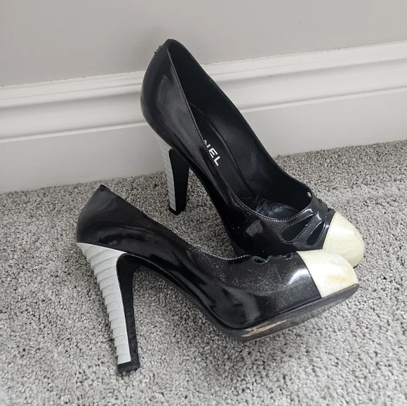 Pre loved authentic Chanel pumps - Picture 7 of 15